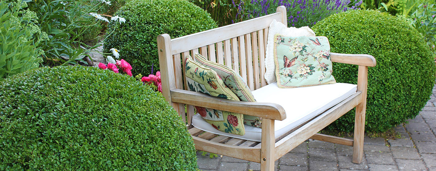 How to choose the perfect garden bench