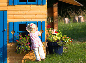 how-to-choose-child-playhouse-300x220.jpg