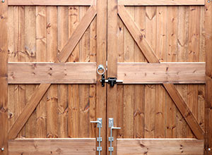how-to-protect-a-timber-gate-from-sun-damage-300x220.jpg